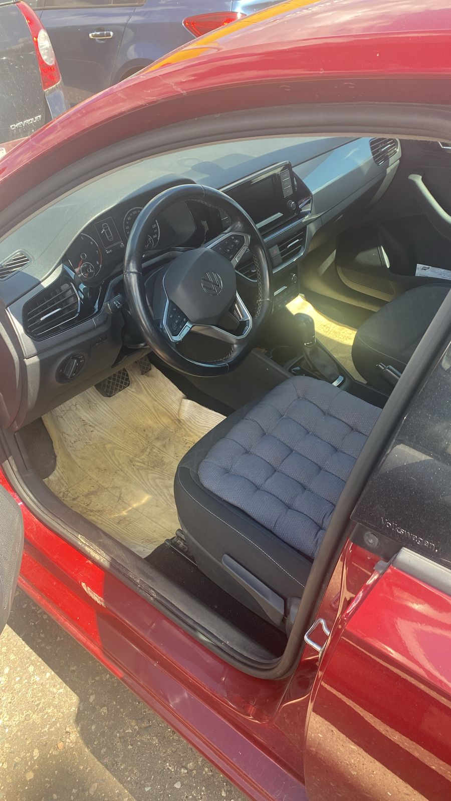 VOLKSWAGEN Polo