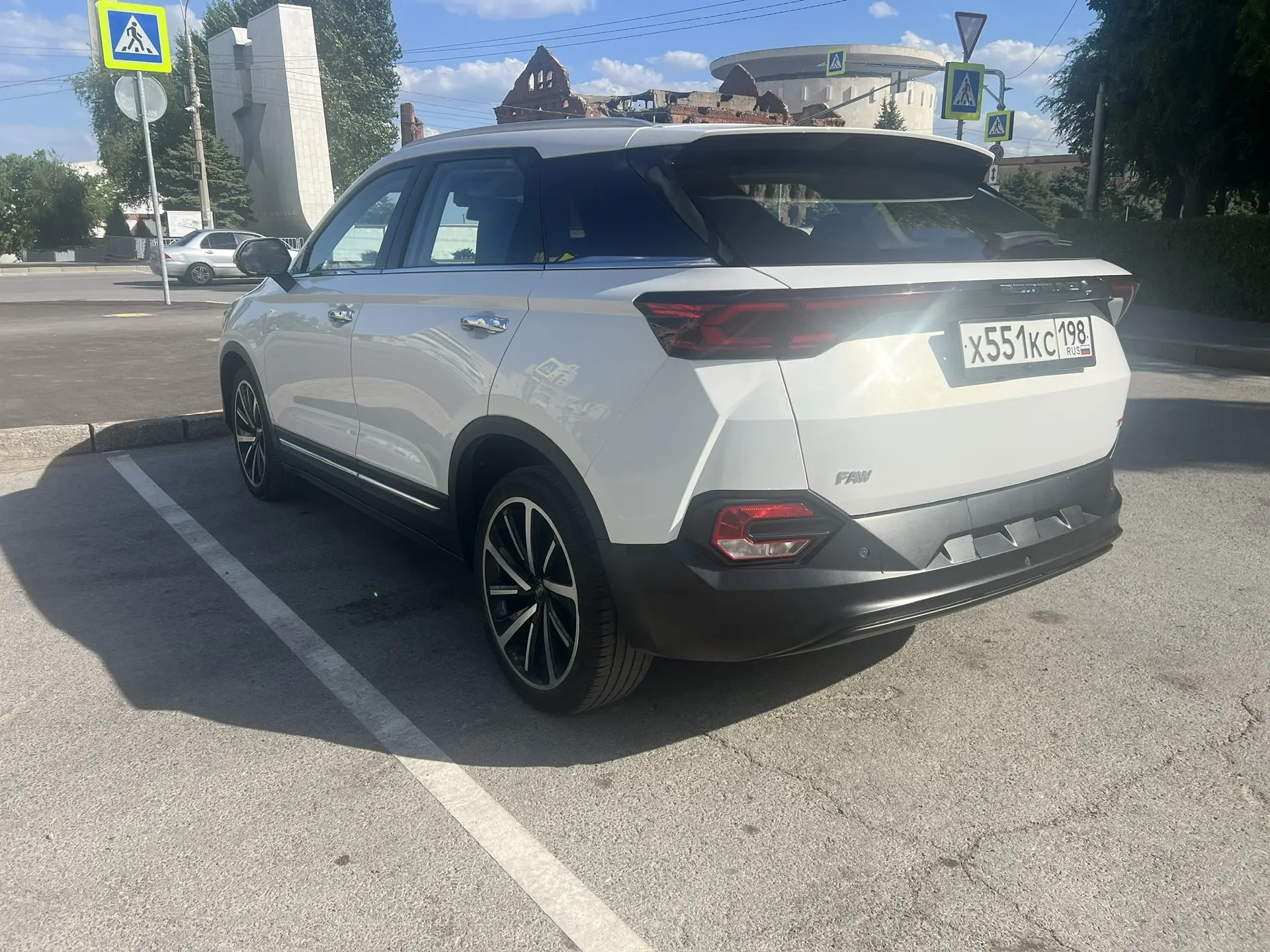Faw Bestune T77