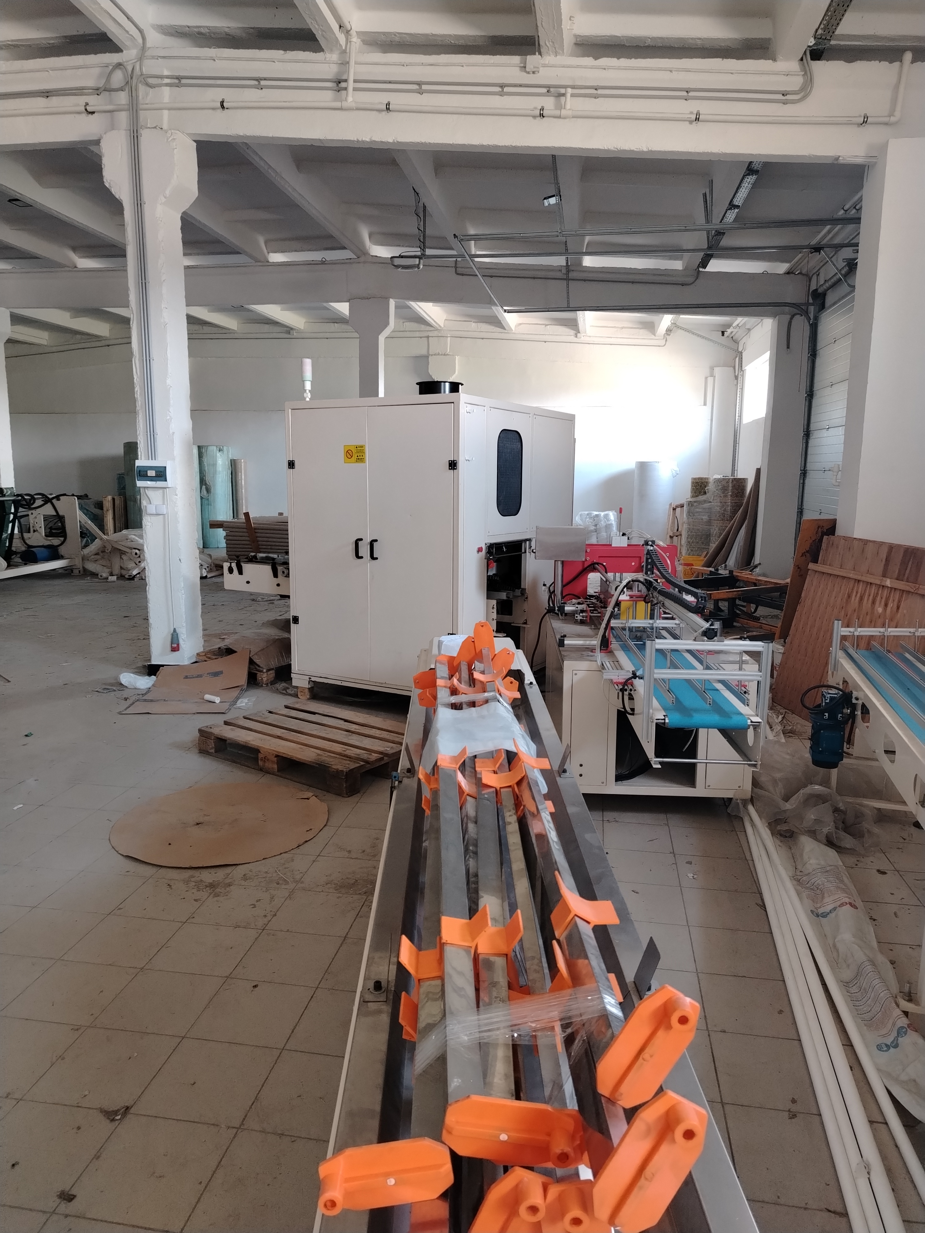 Линия по производству 2-х и 3-х слойной туалетной бумаги: Wallboard Rack Frame Deco Color Lamination