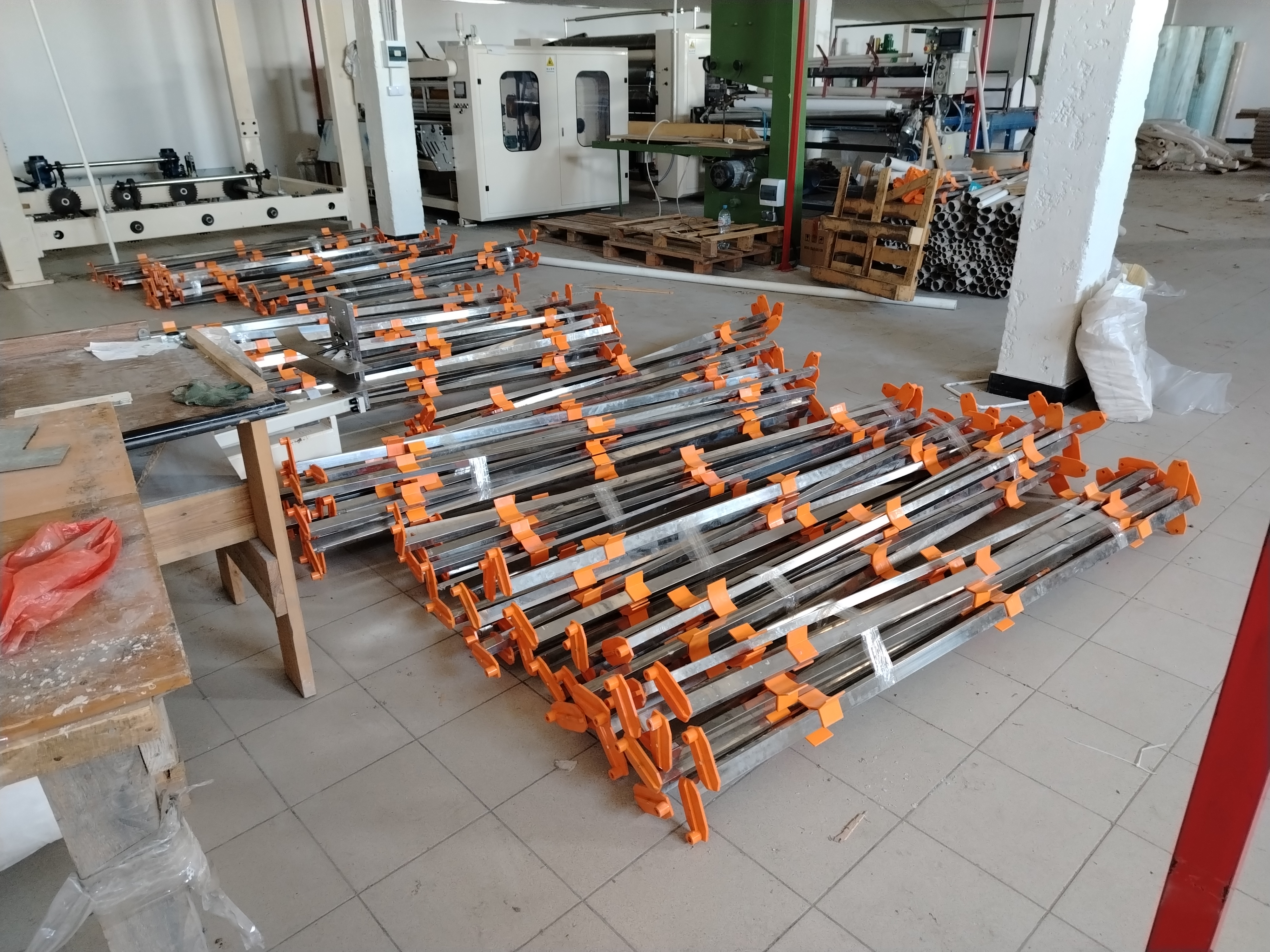 Линия по производству 2-х и 3-х слойной туалетной бумаги: Wallboard Rack Frame Deco Color Lamination